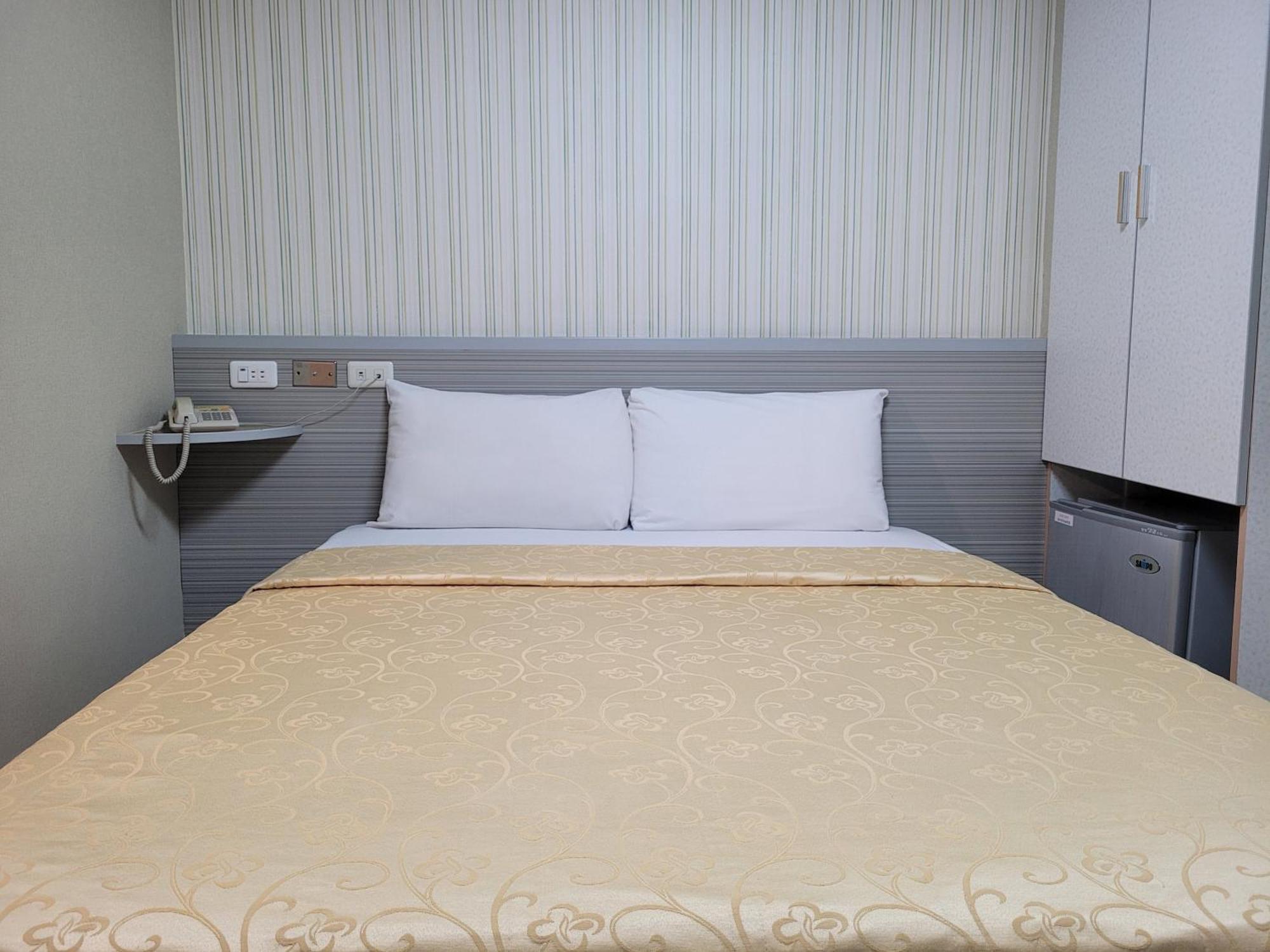 Hotel South Sea Kaohsiung Exterior photo