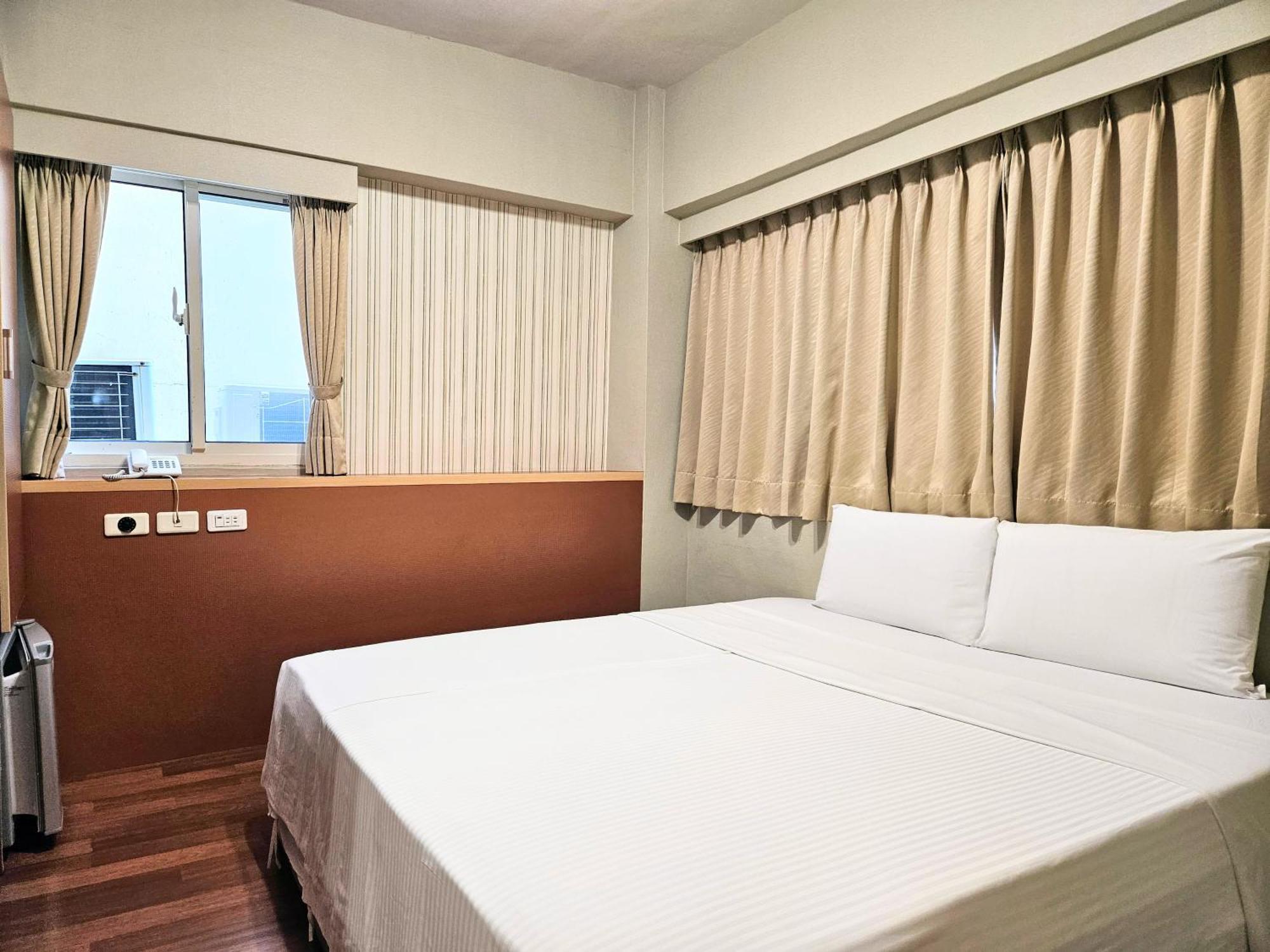 Hotel South Sea Kaohsiung Exterior photo