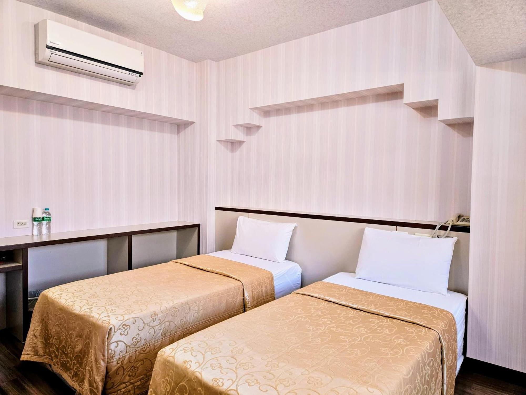 Hotel South Sea Kaohsiung Exterior photo